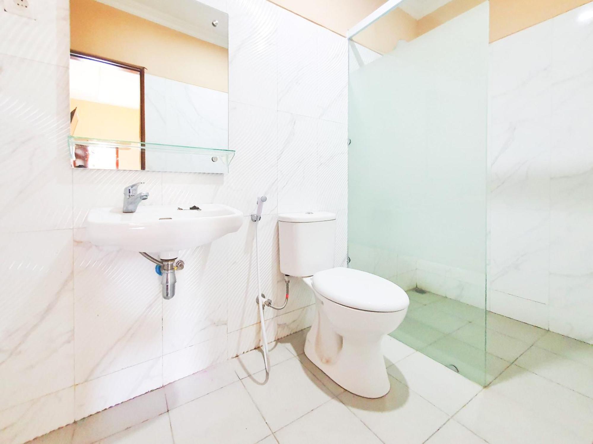 Reddoorz Syariah At Graha Adi Karya Kartasura Hotel Kartosuro ภายนอก รูปภาพ