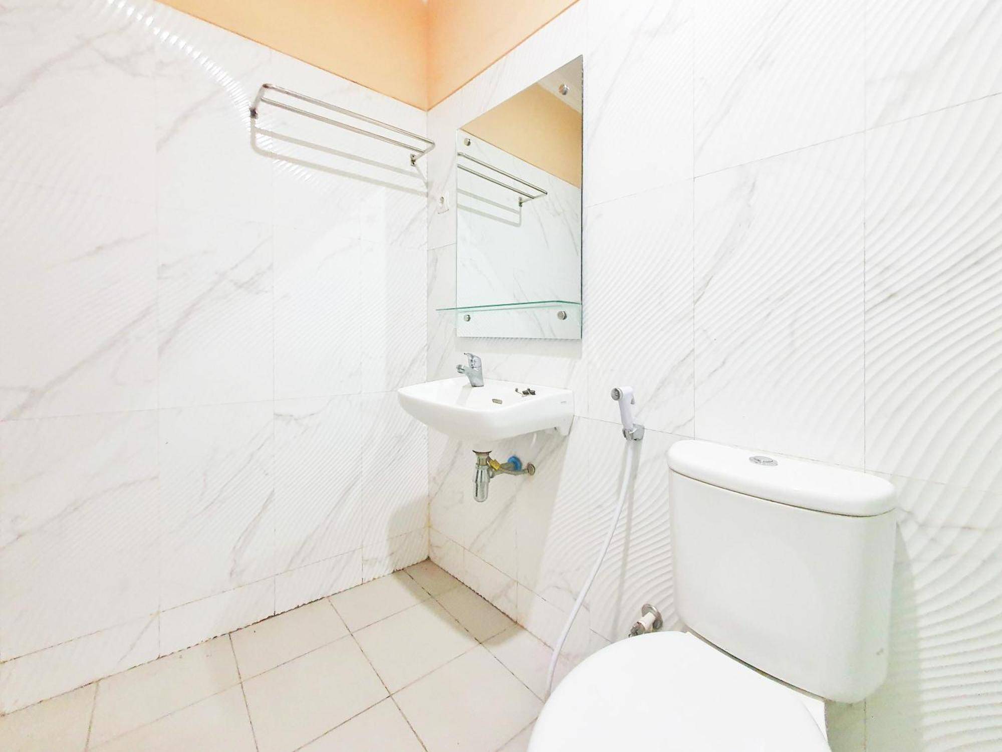 Reddoorz Syariah At Graha Adi Karya Kartasura Hotel Kartosuro ภายนอก รูปภาพ