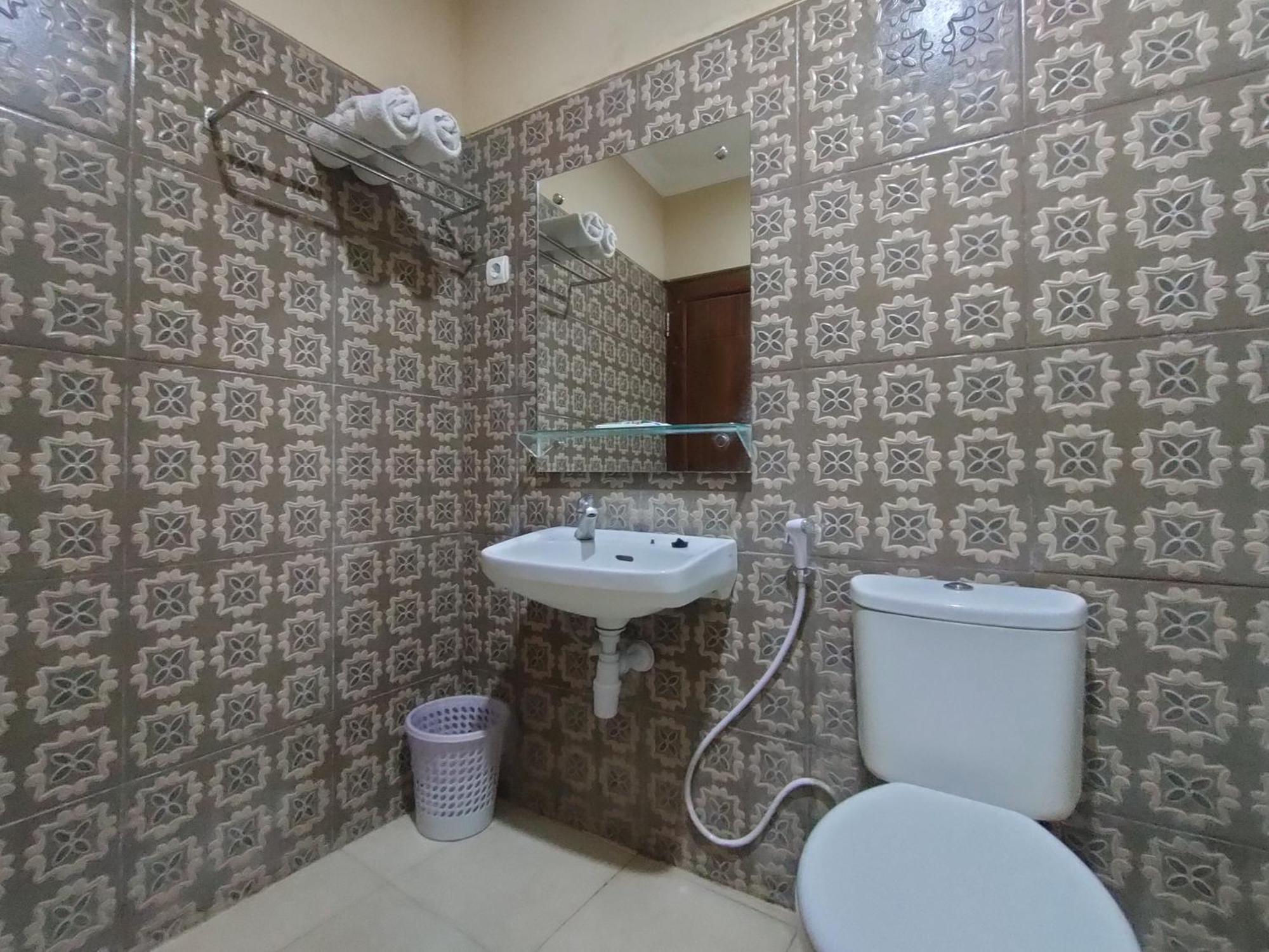 Reddoorz Syariah At Graha Adi Karya Kartasura Hotel Kartosuro ภายนอก รูปภาพ