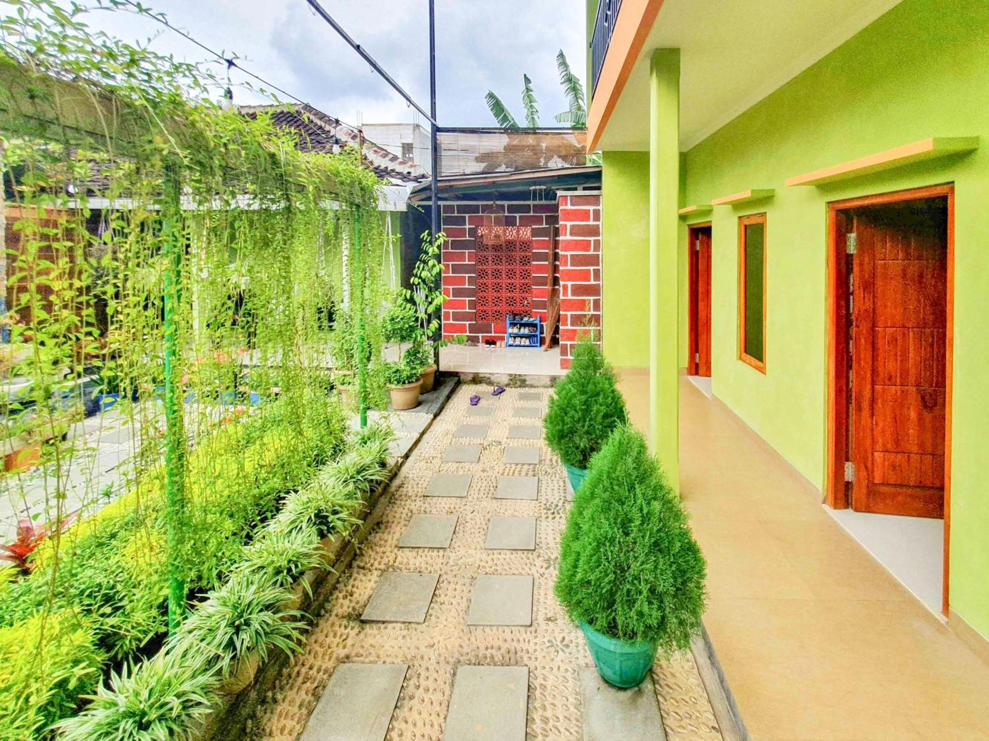 Reddoorz Syariah At Graha Adi Karya Kartasura Hotel Kartosuro ภายนอก รูปภาพ
