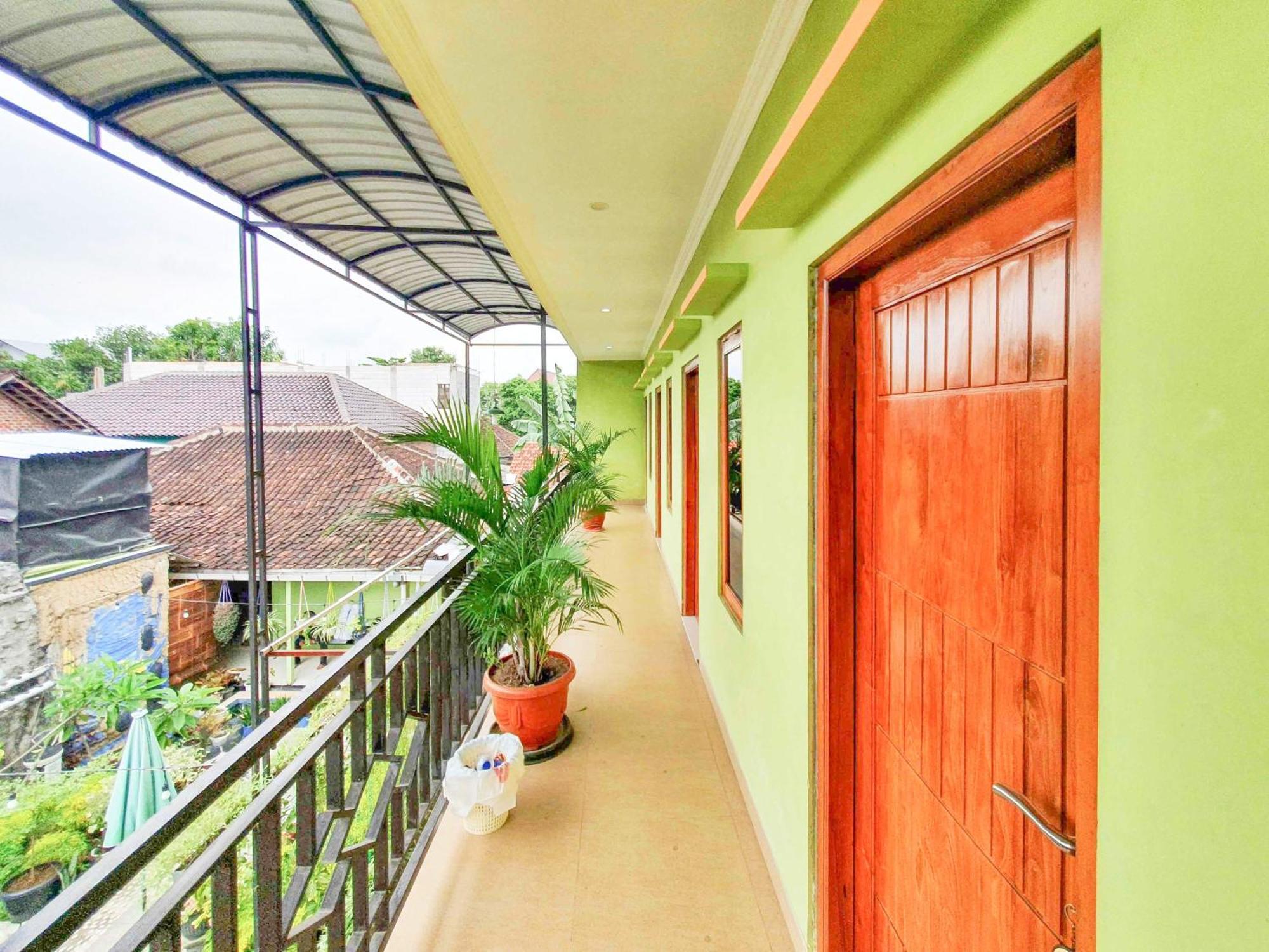 Reddoorz Syariah At Graha Adi Karya Kartasura Hotel Kartosuro ภายนอก รูปภาพ