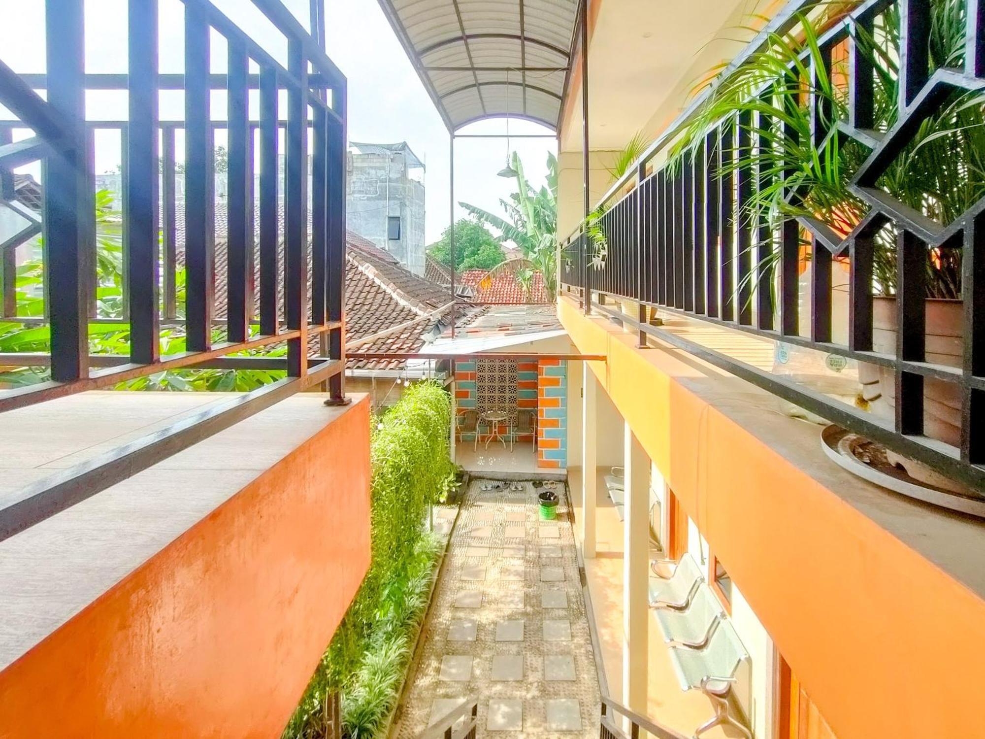 Reddoorz Syariah At Graha Adi Karya Kartasura Hotel Kartosuro ภายนอก รูปภาพ